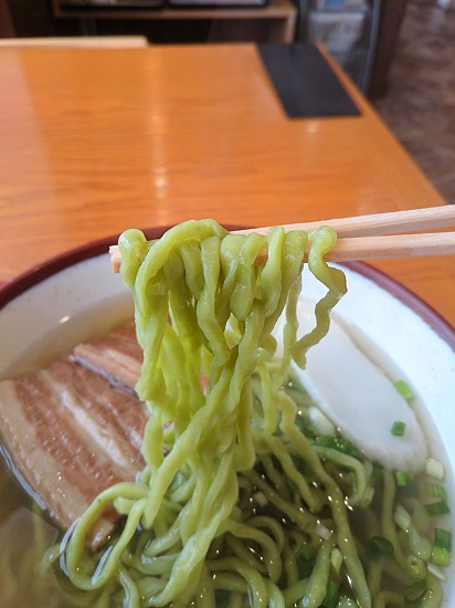 雲南百薬そばの麺の写真