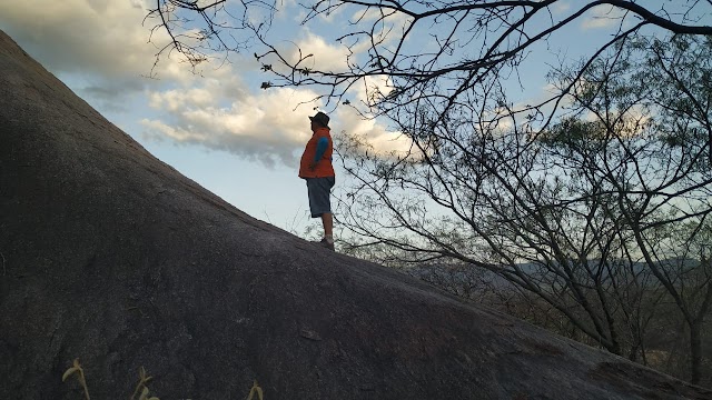 AS FORMAÇÕES ROCHOSAS DA CORDILHEIRA ENTRE VENTUROSA E PEDRA/PE