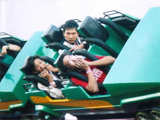 Koleksi Foto Lucu ekspresi Orang lagi Maen Roller Coaster