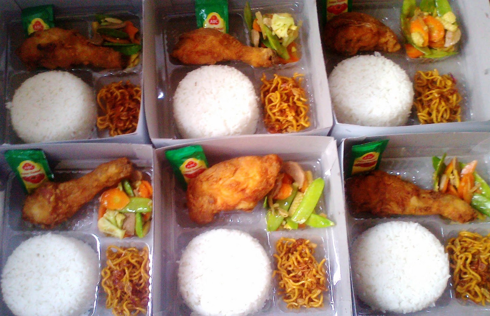 Butik Kue: Nasi Box untuk anak panti order Ibu Eka