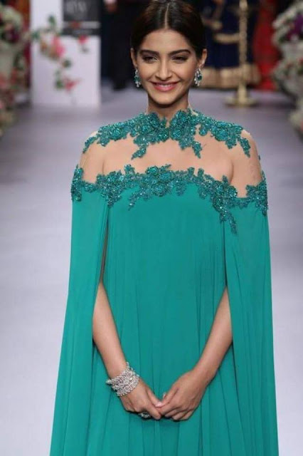 Sonam kapoor hot back show at fashion show