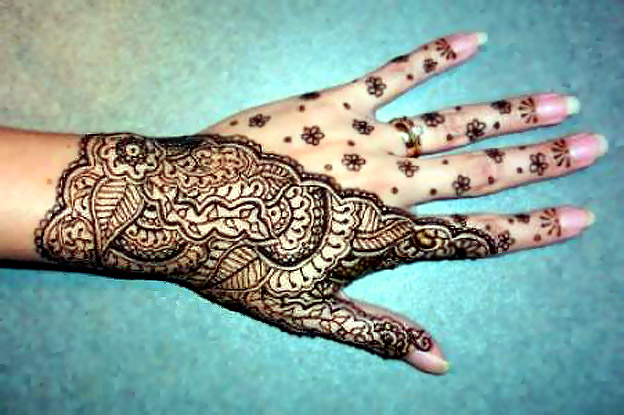 Just like a tattoo and body piercing henna has been the fashion since the
