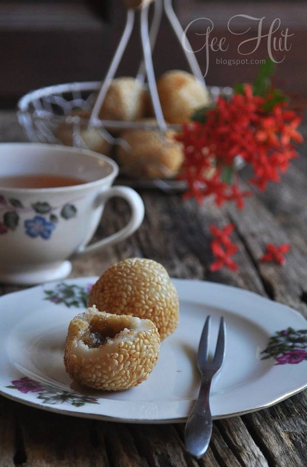 GeeHut: Kuih bom