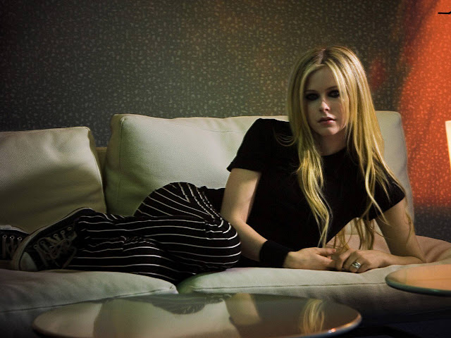 Avril Lavigne Hot Pictures