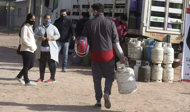 Unas 900 familias contaron con su garrafa para hacer frente al frio en San Rafael