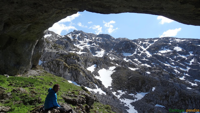 Ruta circular al Pico de Los Asturianos, Canal Parda y Traviesos en el Macizo del Cornión de Picos de Europa, regresando por Reseco