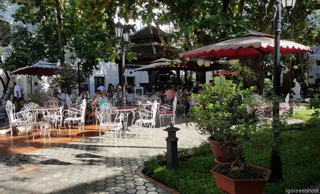 Breakfast at the Siagon Morin Hotel was served in the garden at the center of the hotel.