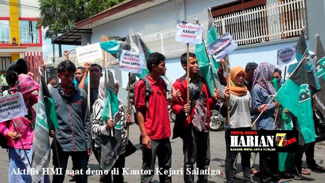 Belasan Aktifis HMI Gerudug Kantor Kejari