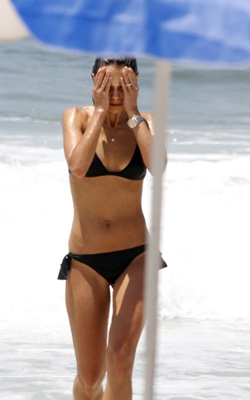 Upskirt Celebs Jordana Brewster's bending over in her bikini