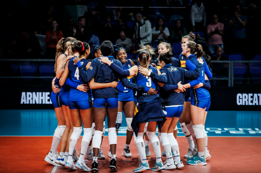 Seleção brasileira feminina de vôlei vence Itália e vai à final do mundial