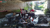 Pikat Daya Tarik Masyarakat, Serma Yani DanSub 02 Satgas Sektor 22 Pada Perawatan Sungai Cikapayang
