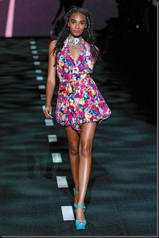 BETSEY-JOHNSON-SPRING-RTW-2011-PODIUM-026_runway