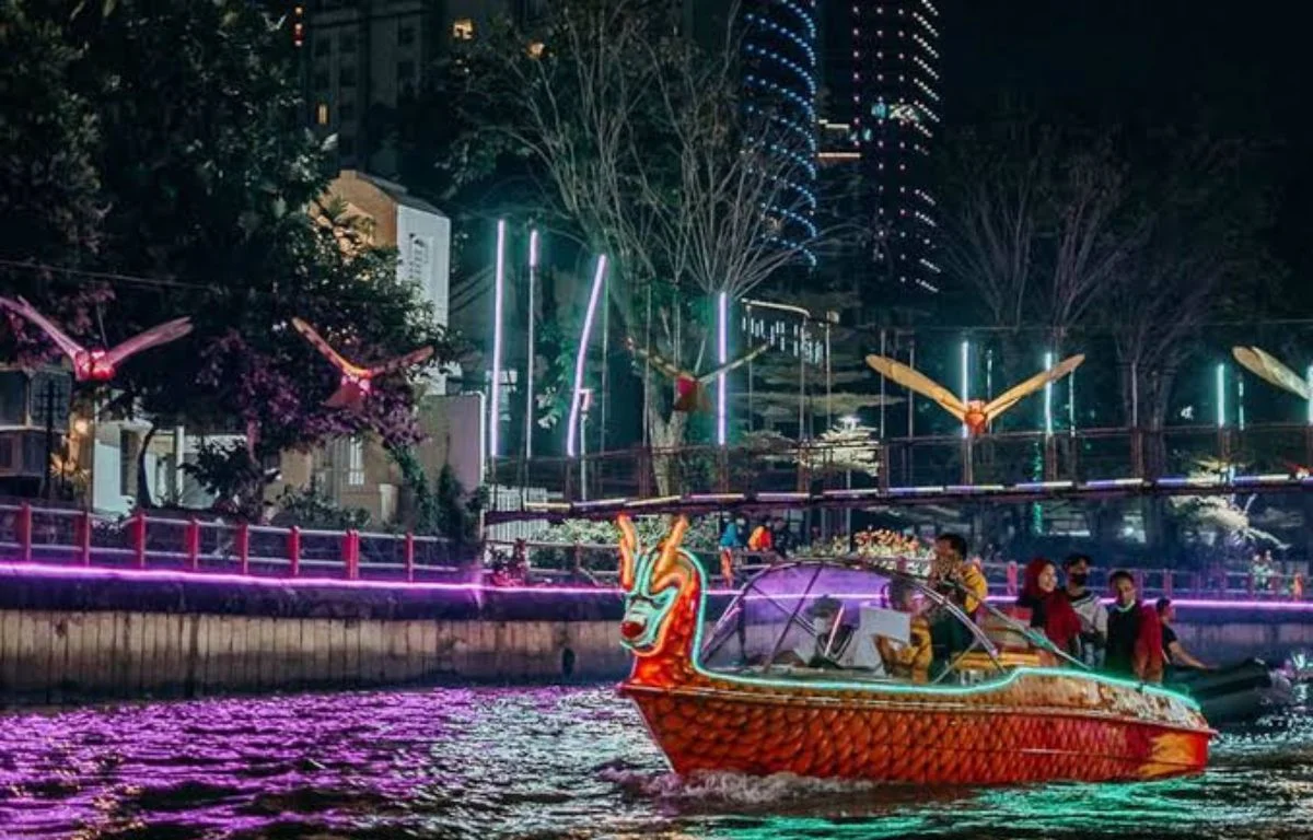 Wisata Perahu Kalimas: Menikmati Keindahan dan Sejarah Surabaya dari Sungai