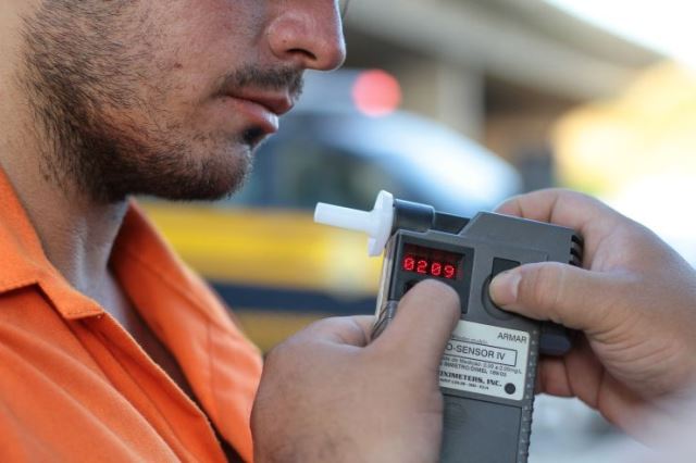 Prefeitura faz gincana com cachaça e quatro vão parar no hospital