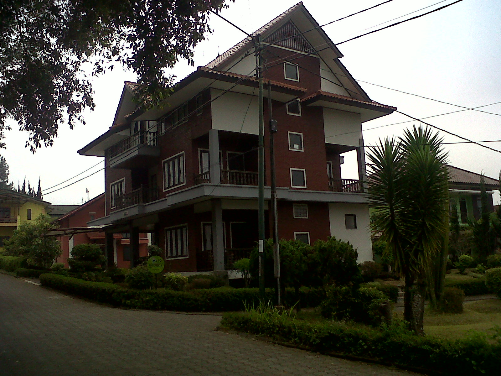 Lodging Comfortable In Bandung  Villa  istana bunga 