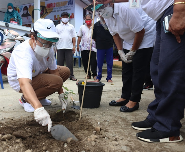 Debbie Louhenapessy Ajak Masyarakat Kota Ambon Jaga Kebersihan Lingkungan.lelemuku.com.jpg