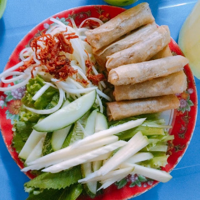 Crispy Spring Rolls Wraped with Green Mustard Leaves