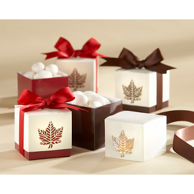 Aren't these favor boxes just the cutest Perfect for a Brown and Red themed