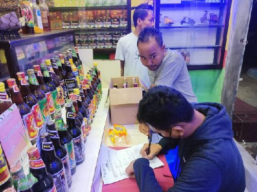 Puluhan Botol Miras dan Pasang Mesum Diamankan Polres Serang Dalam Operasi Bina Kusuma Maung I 2022