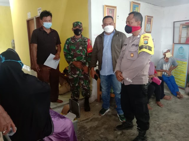 Kegiatan Bhabinkamtibmas di Posko PPKM Berbasis Mikro Desa Dewi Seri