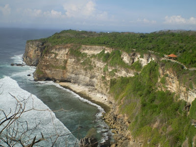 Objek Wisata Pura Luhur Uluwatu Pecatu Bali 5