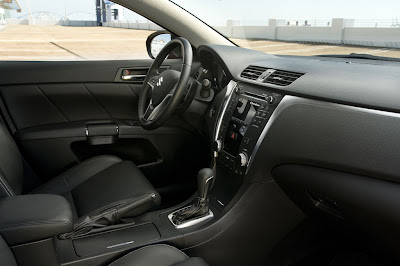 2011 Suzuki Kizashi Sport Interior