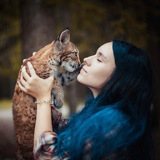 Mujer rusa adopta lindos gatitos linces y se convierte en una sensación en Internet