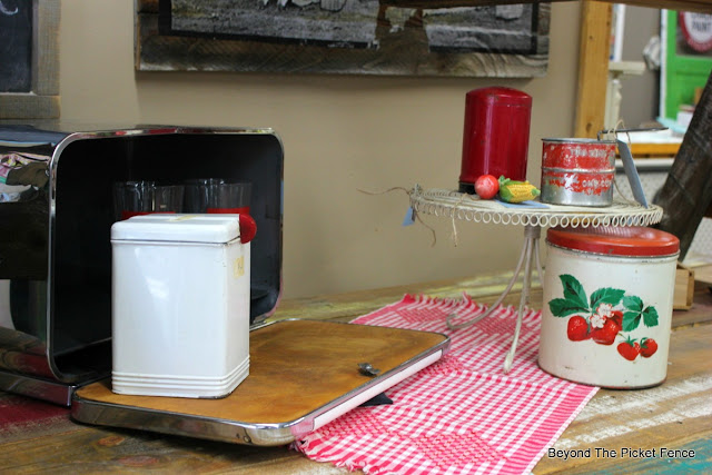 vintage picnic, vintage tins, red and white decor, antiques, cakestand, tea towel, http://bec4-beyondthepicketfence.blogspot.com/2016/06/picnic-time.html