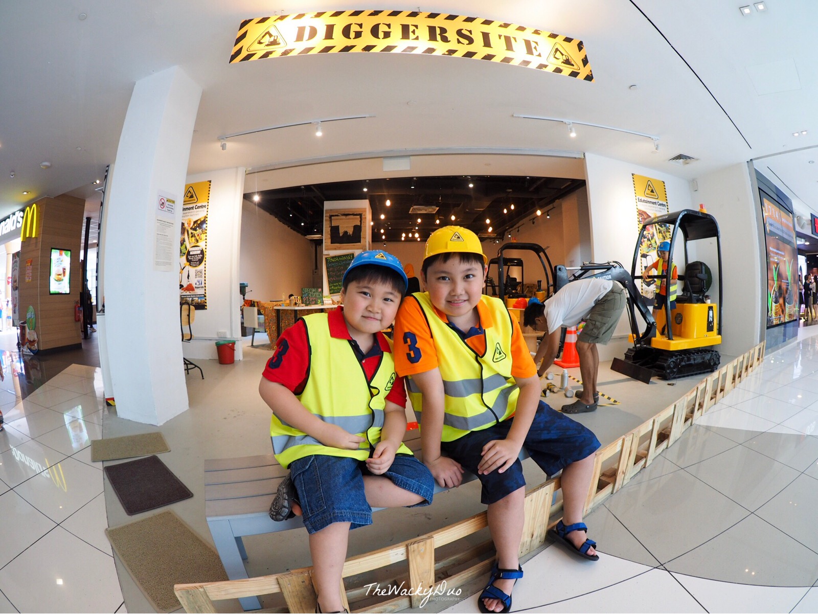 Diggersite @ Suntec City Roadshow | The Wacky Duo ...