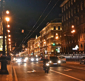 Saint Pétersbourg :La perspective Nevsky de nuit