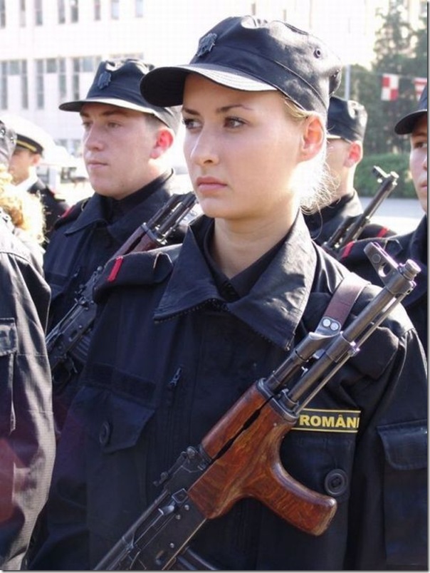 Lindas garotas com armas (12)
