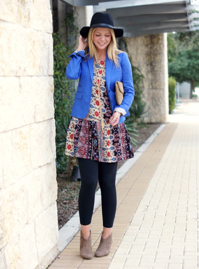 boho vintage outfit idea with ankle boots and floppy hat