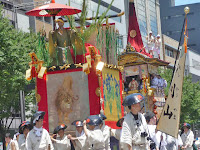 芦刈山は御神体の古衣装が天正銘で小袖が重要文化財となっている