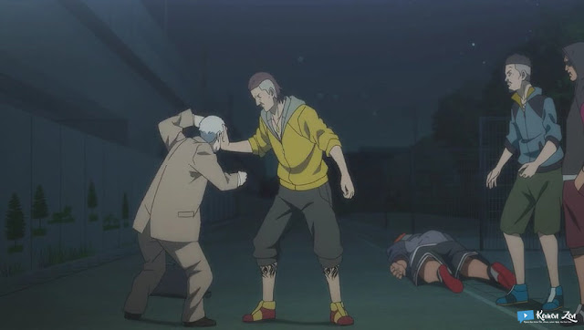 Scene konyol episode 3 dimana Pak Inuyashiki bertarung melawan geng berandalan yang mencoba memalak seorang pria.