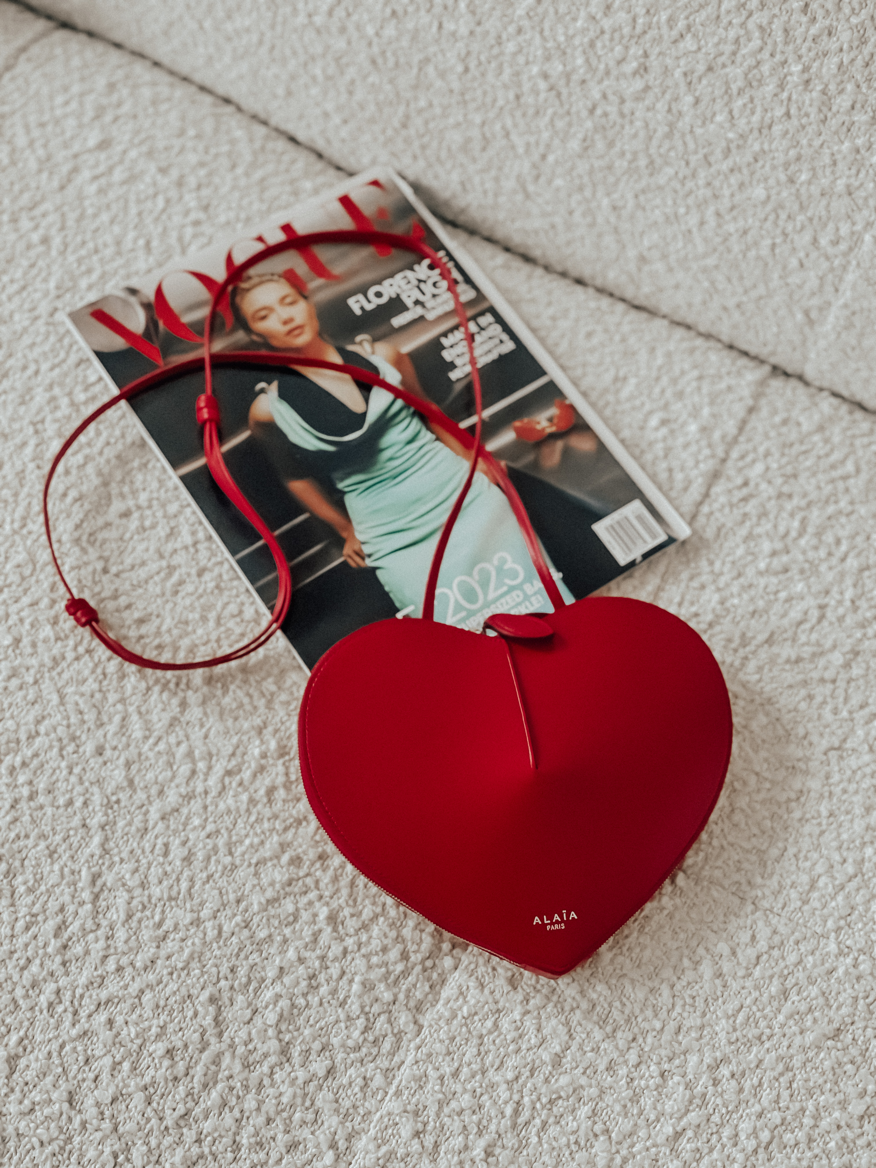 Le Coeur Patent Leather Shoulder Bag in Red - Alaia