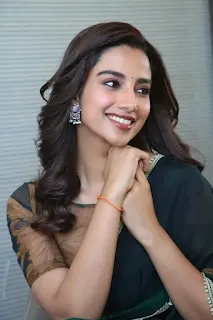 Meenakshi Chaudhary stuns in a saree at Sankranthiki Vasthunam movie interview