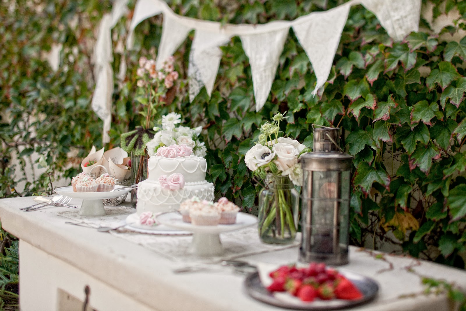 How To Decorate A Hall For A Wedding