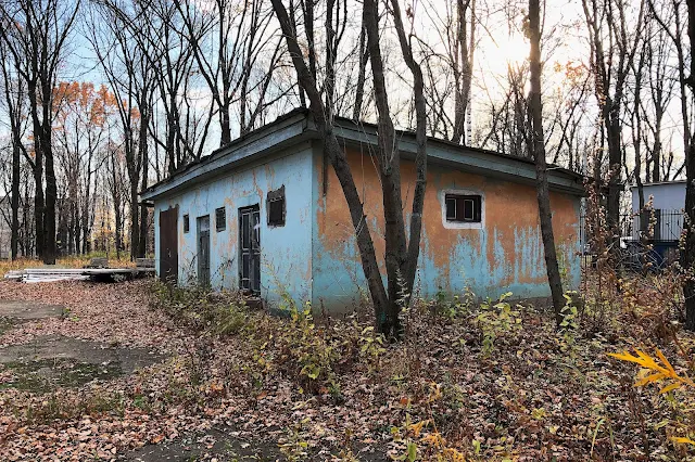 проезд Толбухина, территория бывшей дачи маршала Толбухина, бывшая мастерская