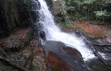 Semakin di gali semakin banyak di temukan obyek wisata yang ada di Kabupaten Bengkayang Air Terjun Riam Palayo Tempat Wisata Alam di Bengkayang Kalimantan Barat