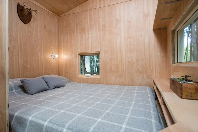 minimalist tiny house cabin