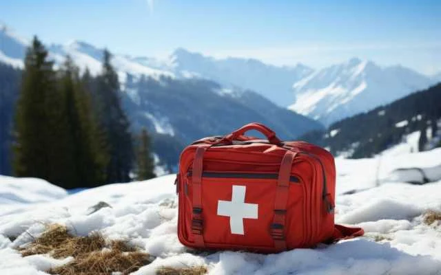 Essential Winter Emergency Supplies for Your Car