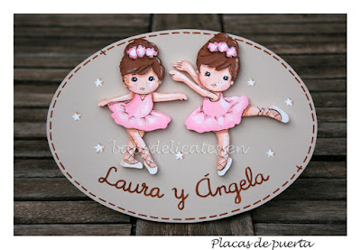 placa de puerta infantil bailarinas nombres Laura y Ángela babydelicatessen