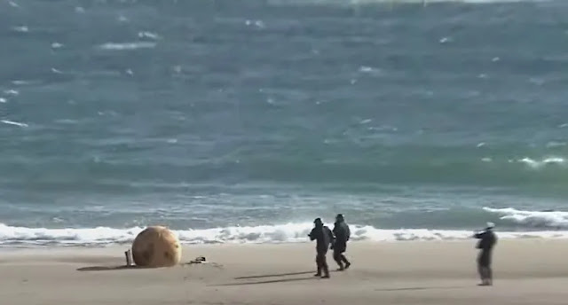 Μυστηριώδης "μπάλα" ξεβράστηκε σε παραλία της Ιαπωνίας