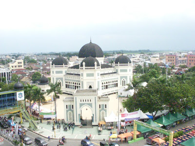  Kota Medan dan sekitarnya mempunyai aneka macam kawasan wisata yg menarik dan wajib di  Daftar 5 Tempat Wisata di Medan yg Menarik Dikunjungi