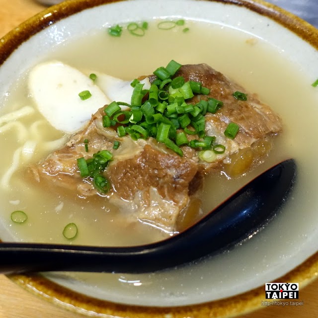 【琉球麵屋Kariyushi Soba】開到凌晨的小麵店　沖繩麵配燉到軟爛的帶軟骨豬肉