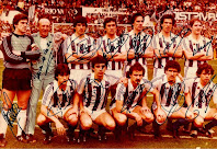 REAL SOCIEDAD DE FÚTBOL DE SAN SEBASTIÁN - San Sebastián, Guipúzcoa, España - Temporada 1981-82 - Arconada, Juan Mari Anza (masajista), Celayeta, Murillo, Górriz, Cortabarría, Perico Alonso; Uralde, Diego, Satrústegui, Zamora y López Ufarte - REAL SOCIEDAD 2 (Zamora y López Ufarte), ATHLETIC DE BILBAO 1 (Sarabia) - 25/04/1982 - Liga de 1ª División, jornada 34 - San Sebastián, estadio de Atocha - La REAL se proclama Campeón de Liga