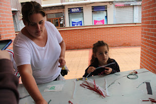 Los niños inauguran las fiestas de Retuerto con los talleres del grupo de danzas Erreka-Ortu