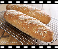 http://caroleasylife.blogspot.com/2016/07/oatmeal-honey-bread.html#more