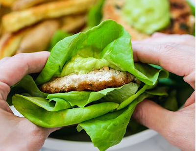 Spinach Avocado Chicken Burgers #chicken #burger