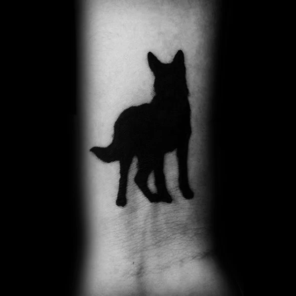 Foto de un tatuaje de perro pastor alemán